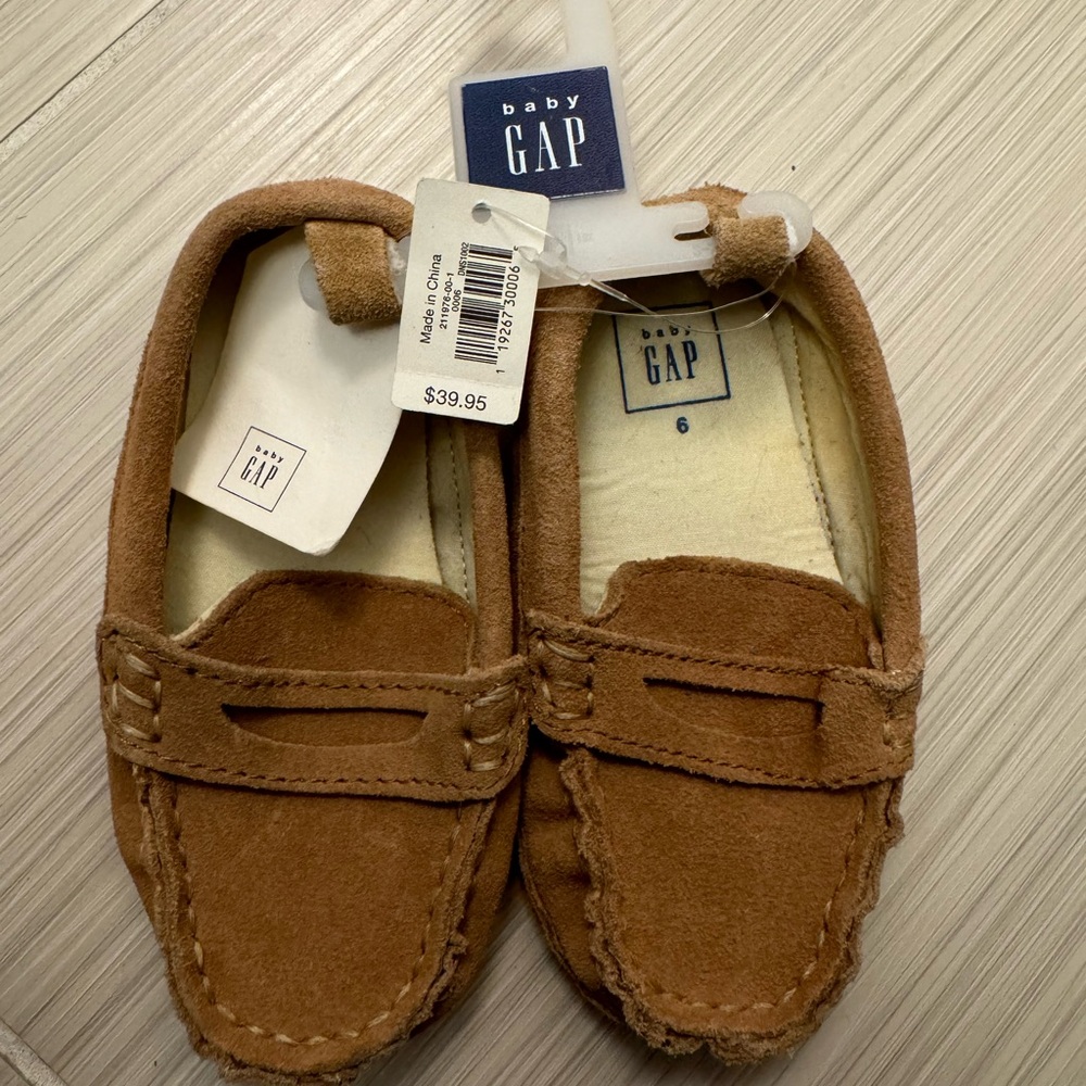 Baby Gap size 6 brown suede moccasins - Picture 2 of 2
